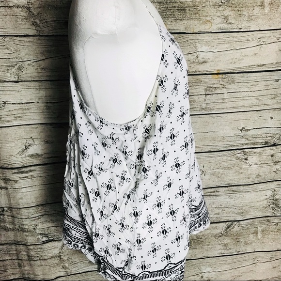 Old Navy Flowy tank with adjustable straps Size Large Pit to pit approx: 20 i - Picture 2 of 6